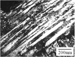 Zr-Co-Ni合金の破断部近傍の透過型電子顕微鏡写真